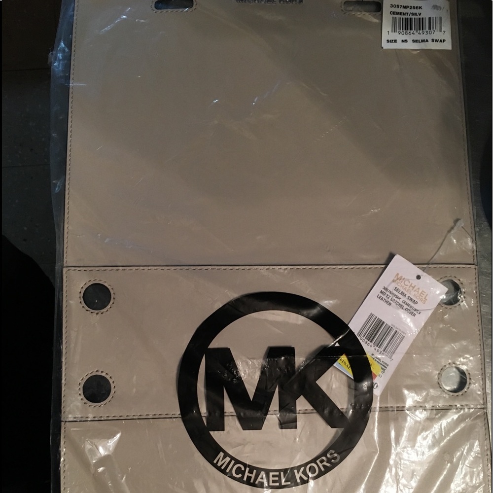 COPY - Michael Kors Selma swap
